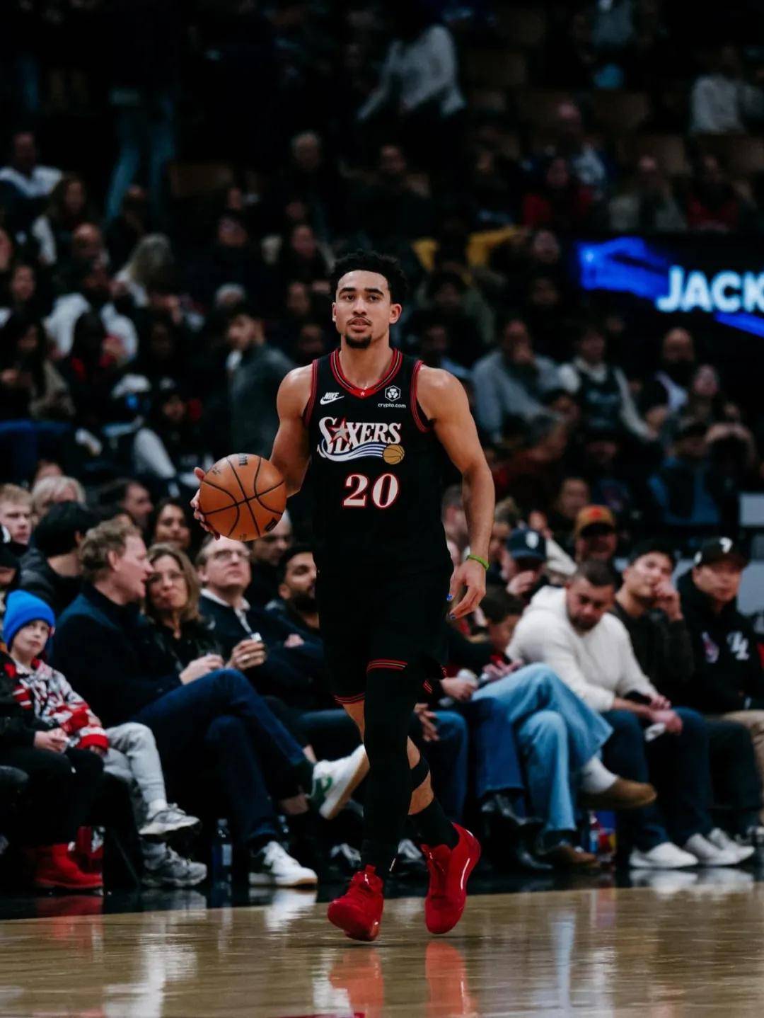 世界杯竞猜-半月板撕裂！断崖式下滑！最佳新秀被下放